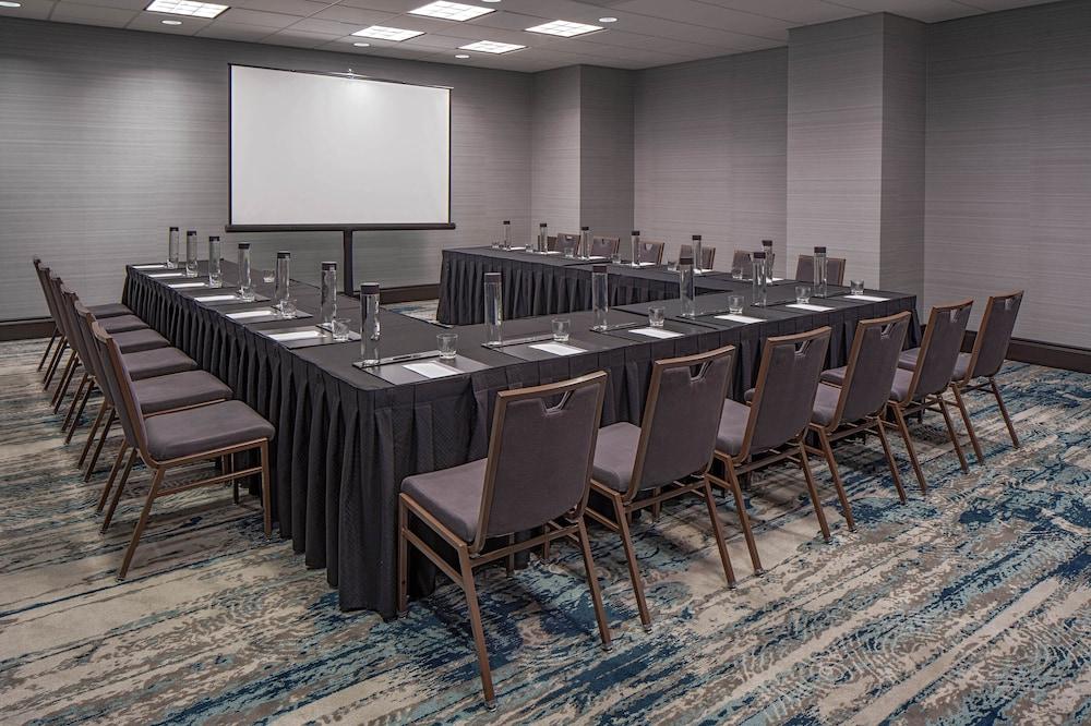 Hyatt Regency At State Capitol Hotel 4*